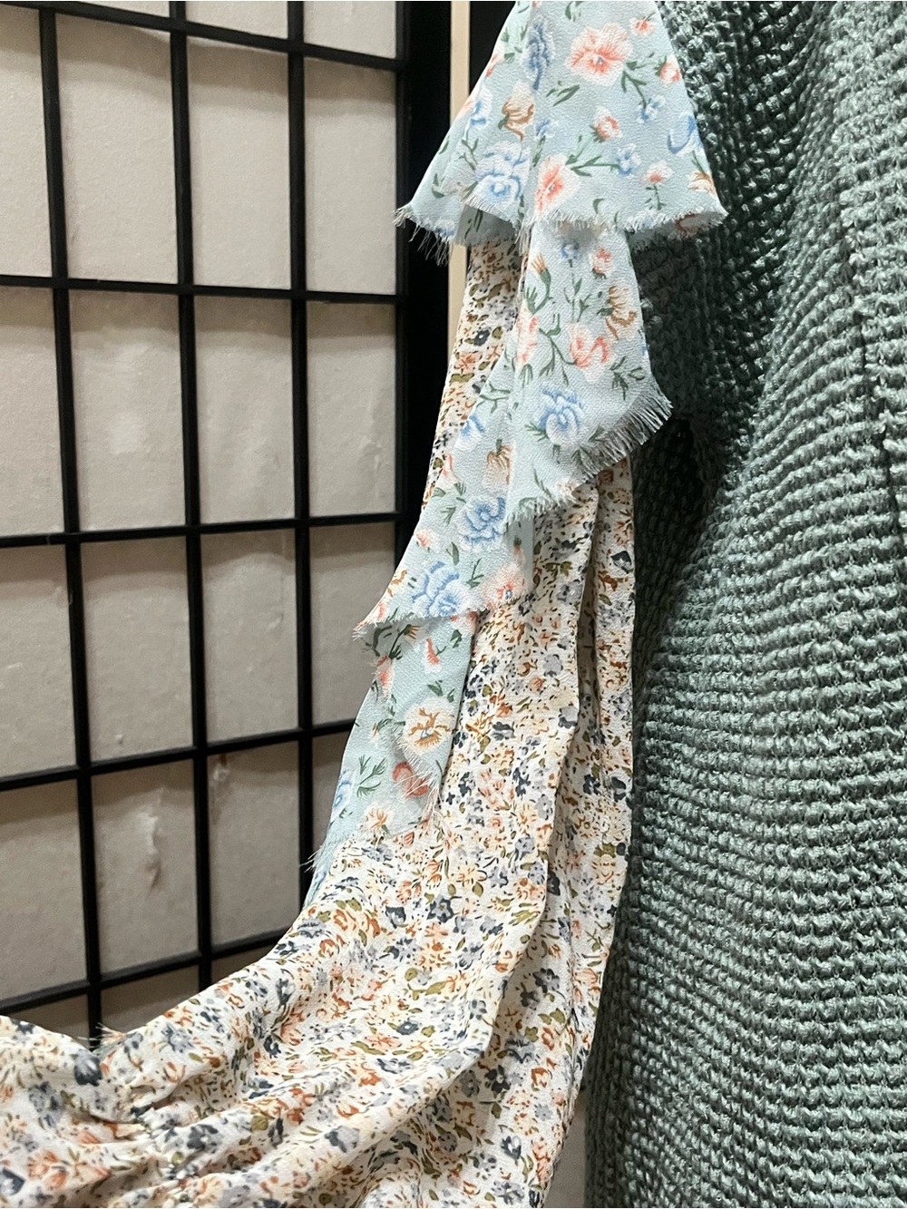 GIGIO USA Women's Sage Green Waffle Knit, RUFFLE RAW EDGE Floral Sleeve Top SZ L - Picture 9 of 13